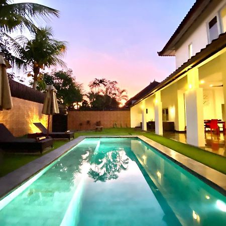 Villa JULIA | heart of Seminyak | 350m Beach Bagian luar foto