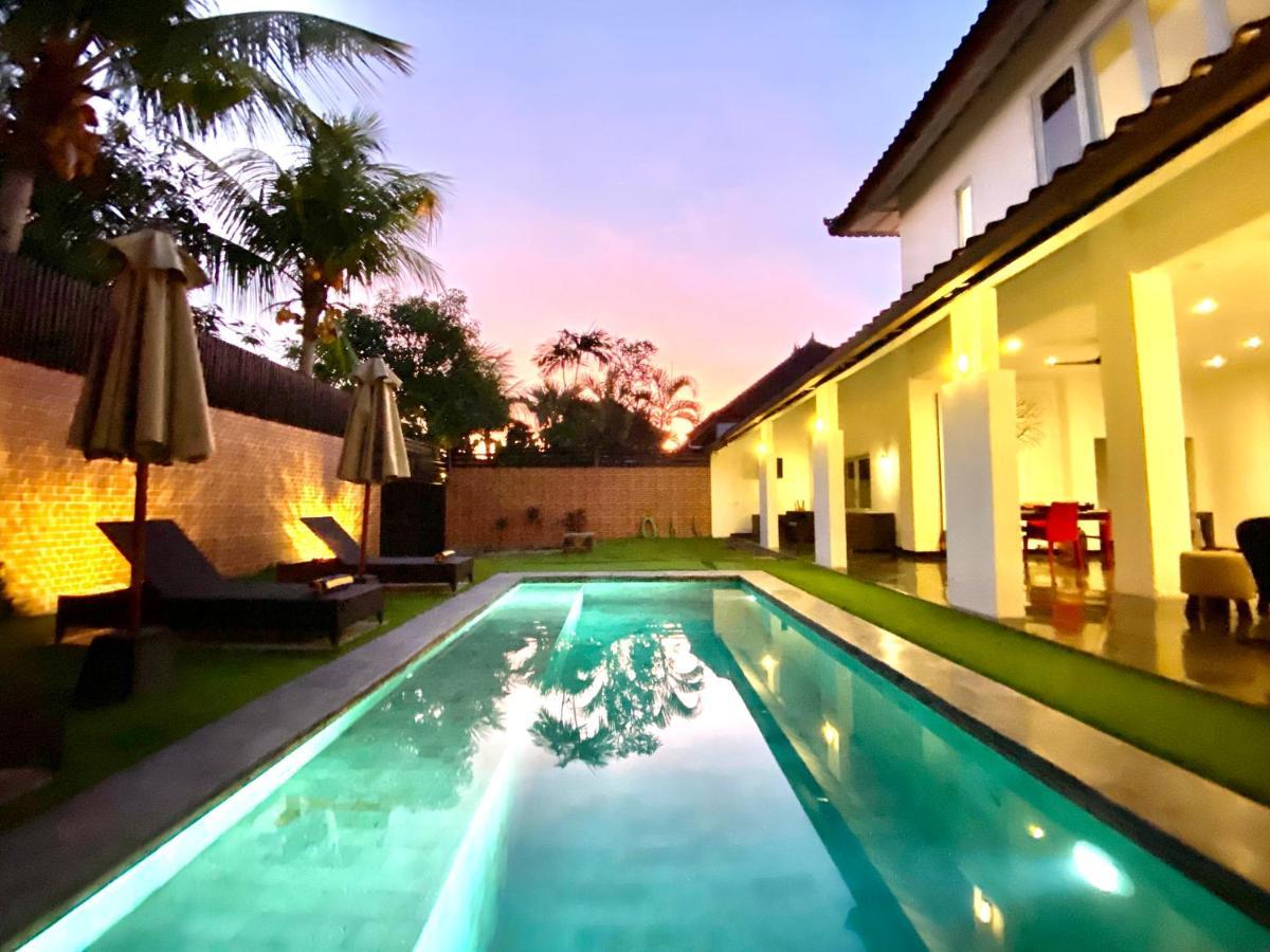 Villa JULIA | heart of Seminyak | 350m Beach Bagian luar foto
