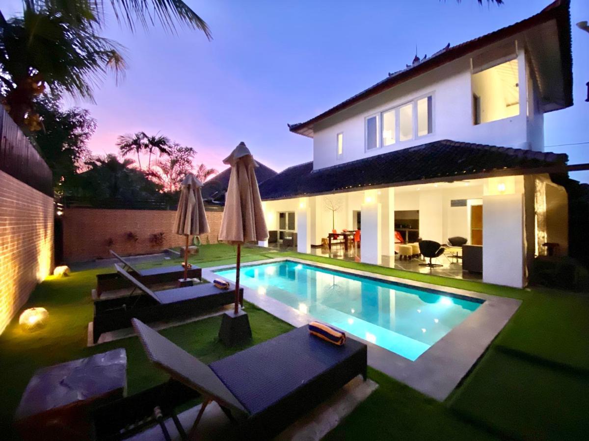 Villa JULIA | heart of Seminyak | 350m Beach Bagian luar foto