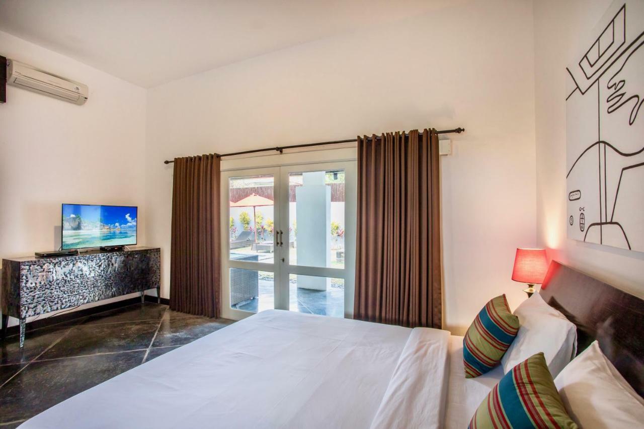 Villa JULIA | heart of Seminyak | 350m Beach Bagian luar foto