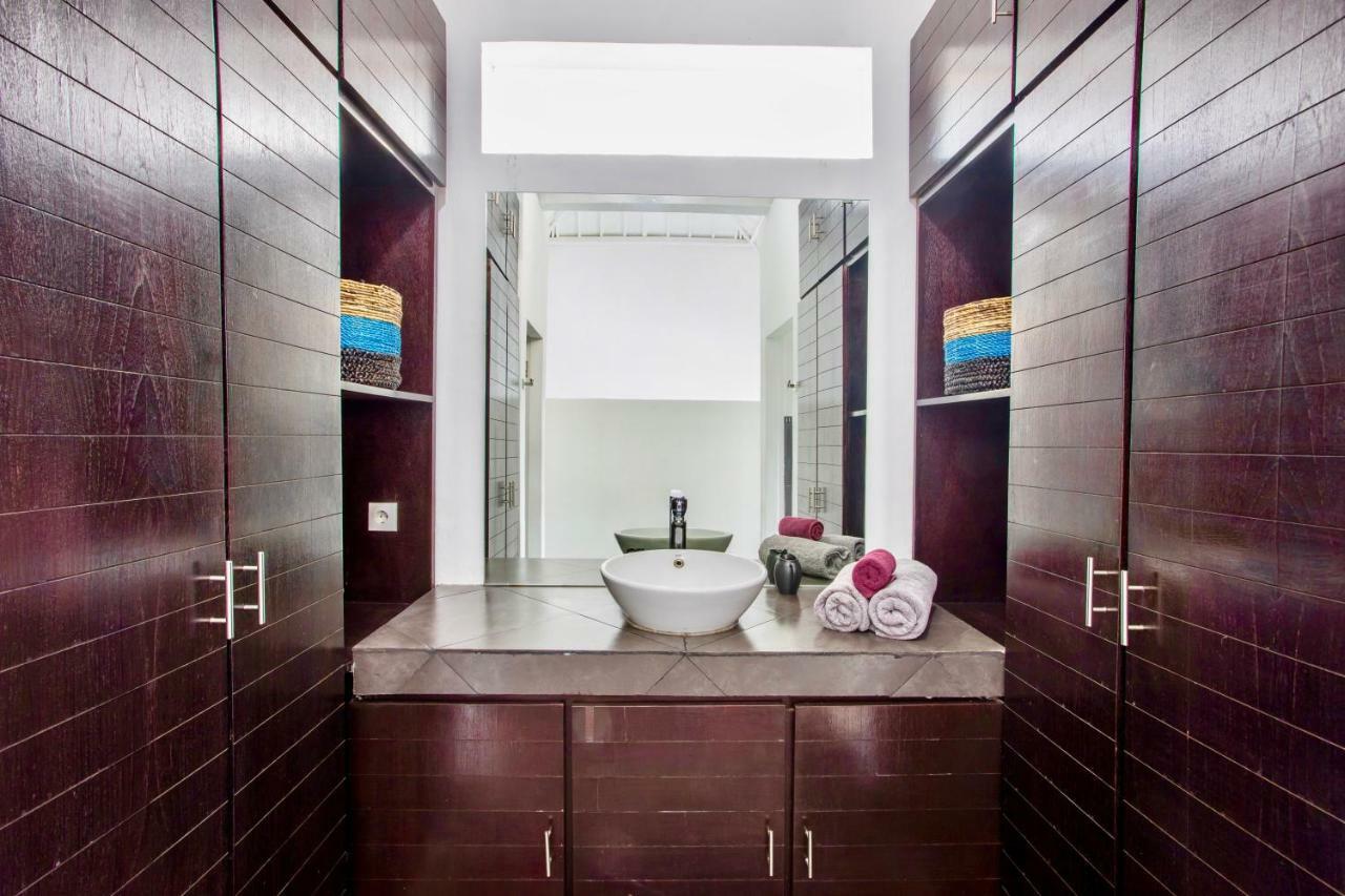 Villa JULIA | heart of Seminyak | 350m Beach Bagian luar foto