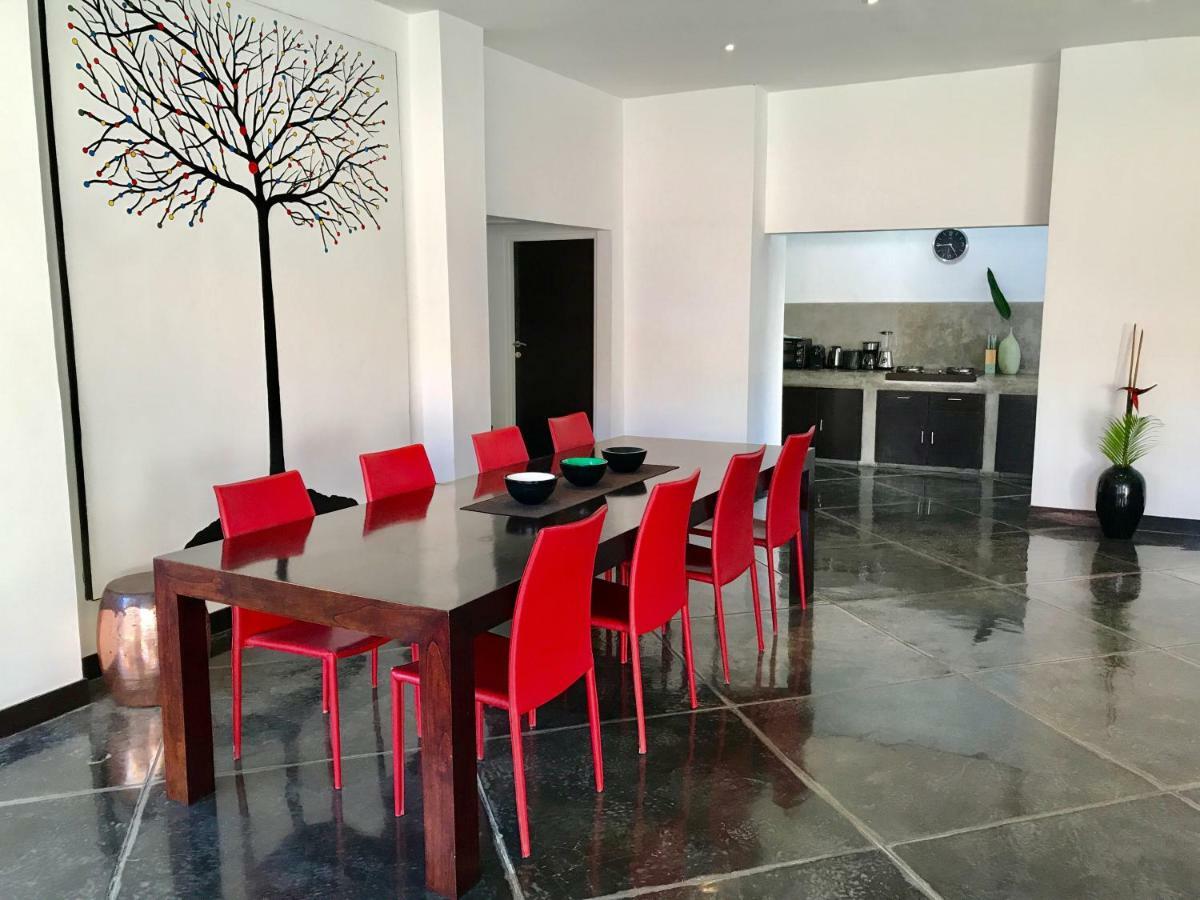 Villa JULIA | heart of Seminyak | 350m Beach Bagian luar foto